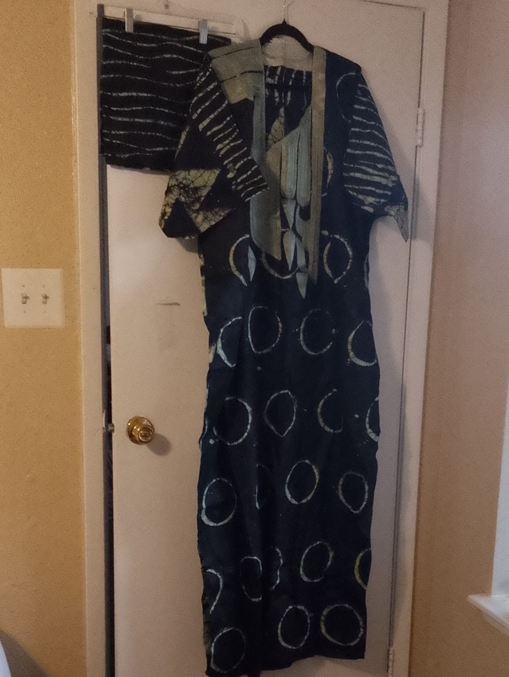 Maxi Dress with Abstract Circle Print in Teal and Olive